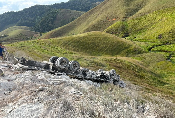 Morador de Teixeiras morre em acidente com caminhão entre Muriaé e Ervália