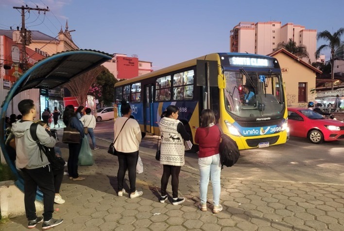 Câmara de Viçosa quer saber opinião da população sobre presença de cobradores nos ônibus coletivos