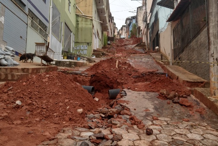 Obra parada na Marly Azevedo gera transtornos