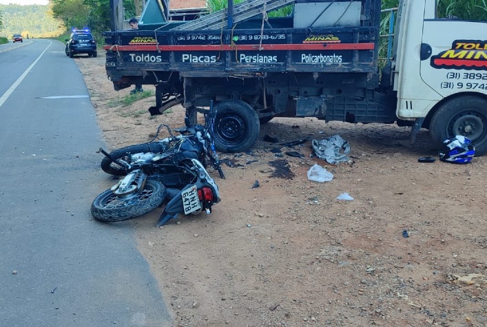 VÍDEO: Motoqueiro fica ferido em grave acidente na BR-120, em Teixeiras