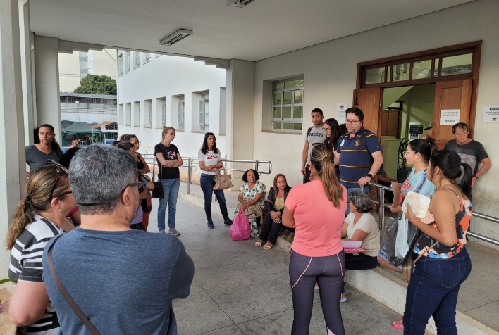 Trabalhadores de educação municipais e estaduais paralisam atividades nesta terça-feira (7)