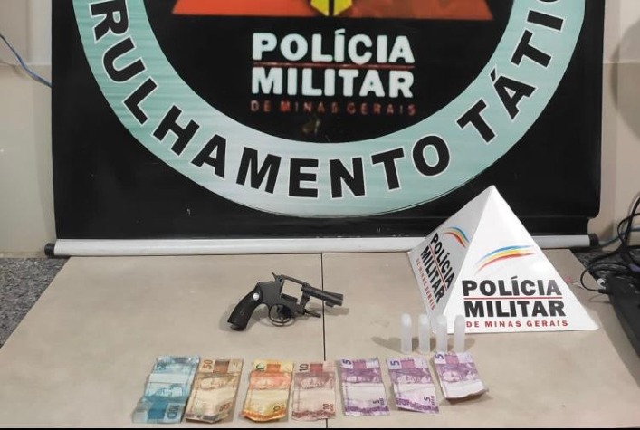 Polícia apreende drogas e arma de fogo no Nova Viçosa