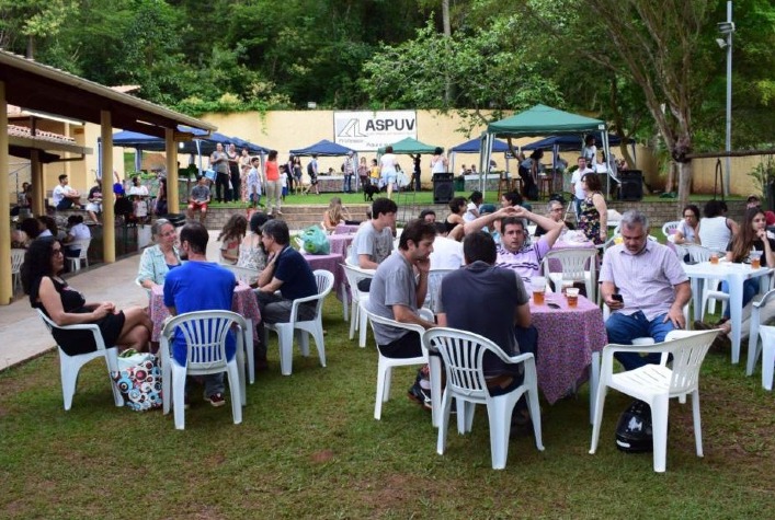 Quintal Solidário tem feira para troca e doação de livros no feriado