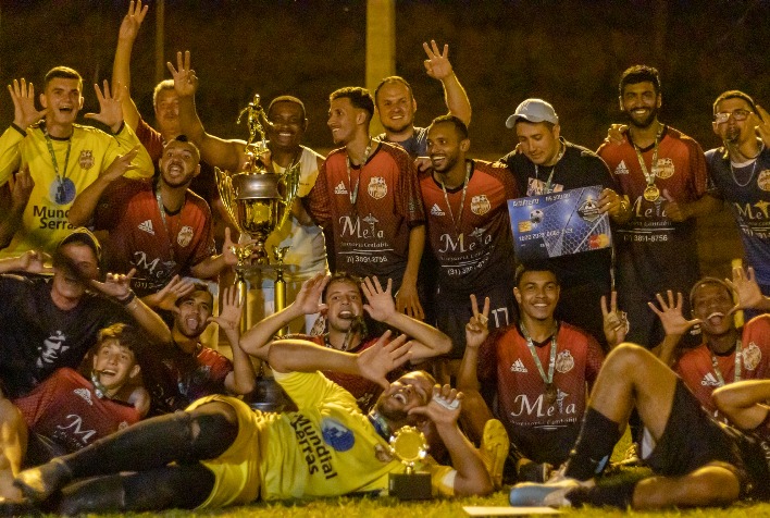 Lentidão conquista título de tricampeão no Municipal de Teixeiras