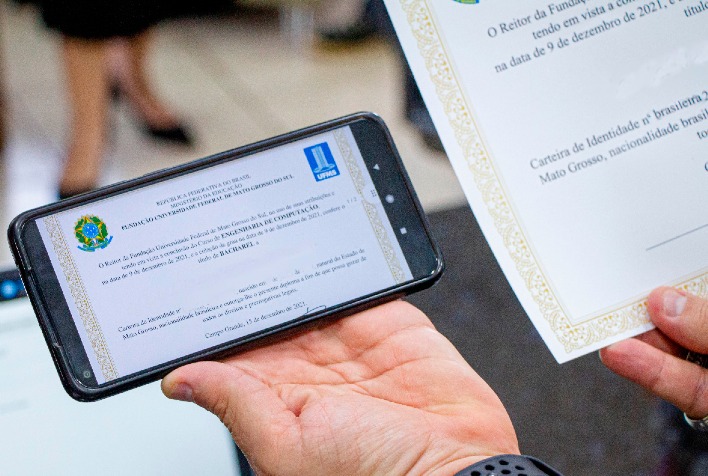 UFV volta a liberar diplomas de graduação no formato digital