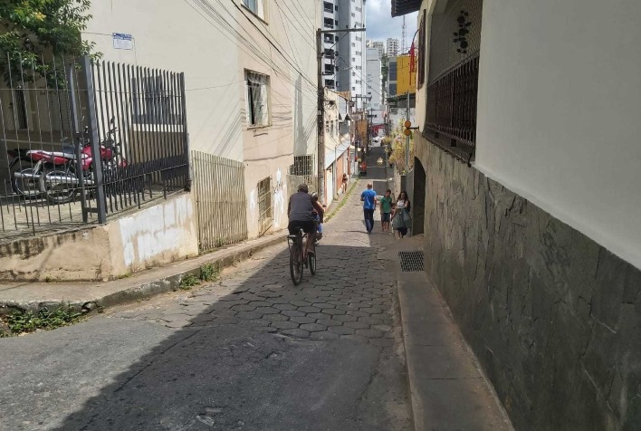 Rua Doutor Horta é fechada ao trânsito de veículos e será transformada em calçadão