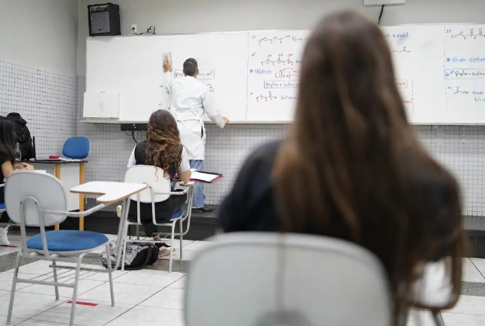 Alunos do Ensino Médio podem receber bolsa a partir de março