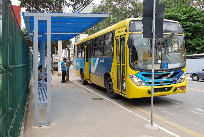 Justiça obriga substituição de todos os abrigos de pontos de ônibus de Viçosa