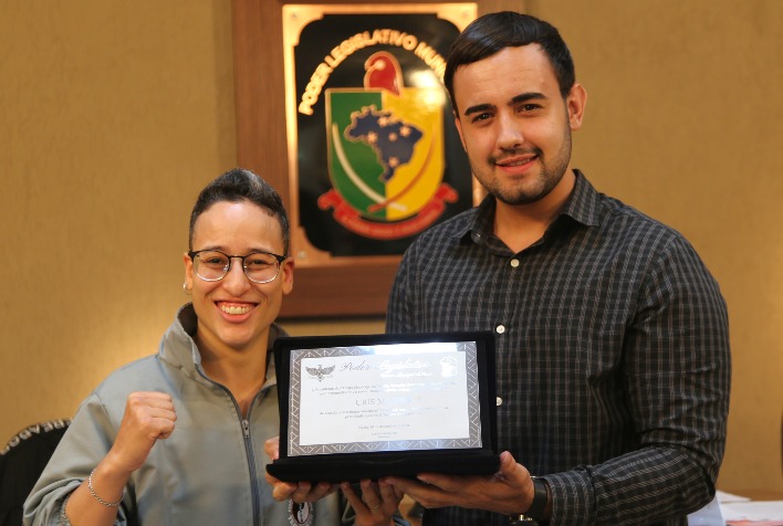 Cris Macfer é homenageado na reunião da Câmara de Viçosa