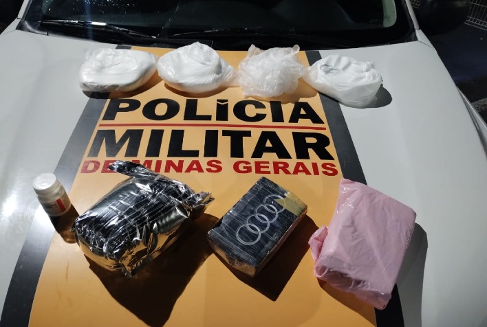 Passageira de ônibus é presa com cocaína avaliada em R$ 600 mil na mochila na MG-133