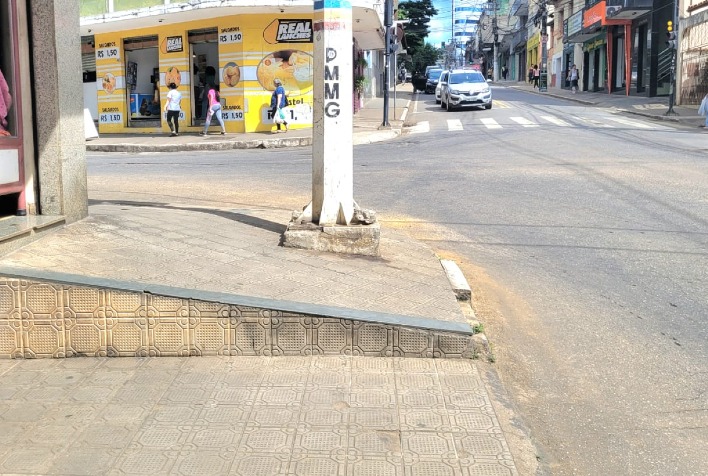 Prefeitura de Viçosa notificou proprietários de quase 400 calçadas irregulares em 2023