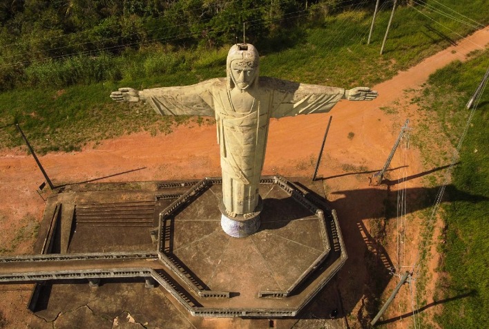 Parque pede cercamento da estátua do Cristo devido a fissuras