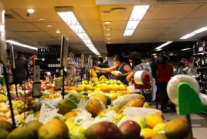 Inflação cai em março, mas alimentação mantém preços altos em Viçosa