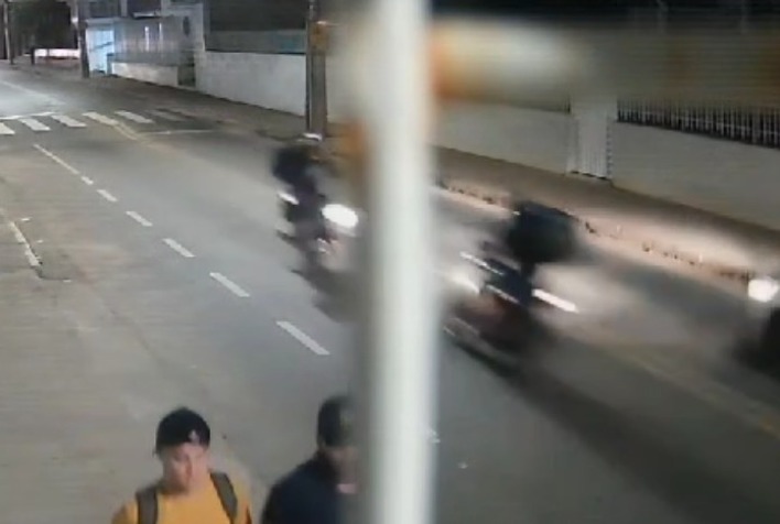 Vídeo registra colisão entre motoboys no Clélia Bernardes