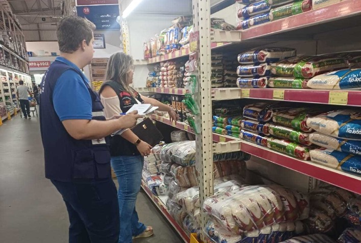 Procon de Viçosa monitora preços do arroz em supermercados