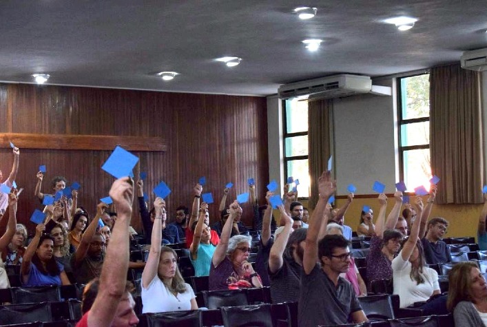 Professores da UFV rejeitam proposta do governo e greve continua