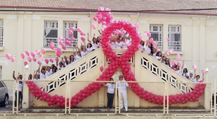 HSS promove “Abraço rosa do câncer”