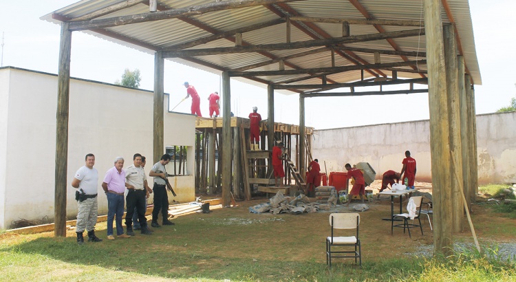 Obras da fábrica de pré-moldados