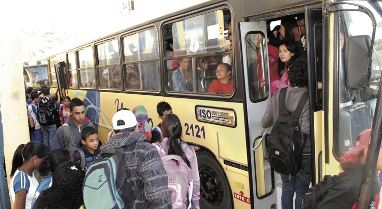 Município denuncia falta de repasse integral de verbas para transporte escolar