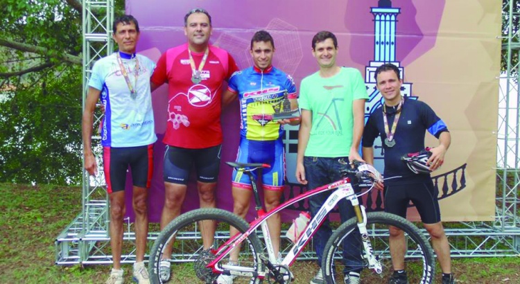 Ciclistas viçosenses no X Terra Camp JF