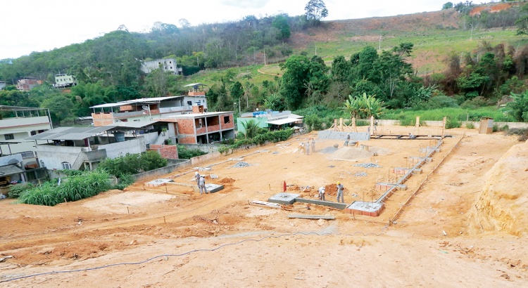 PMV acelera obras da quadra da escola do Laranjal