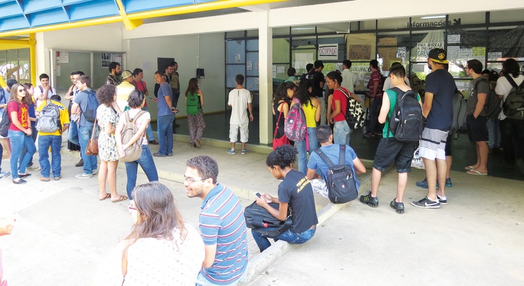 GREVE - Estudantes ocupam Pavilhões de Aulas na UFV