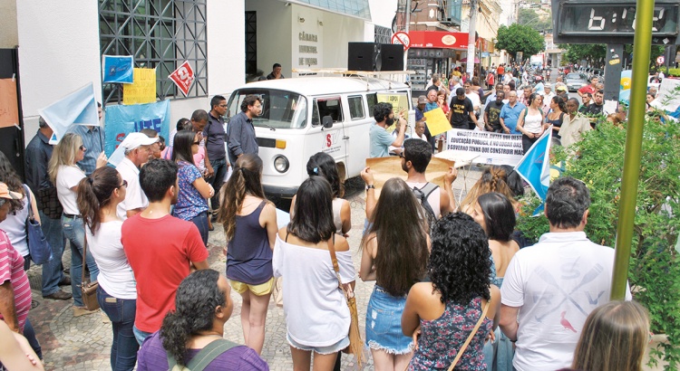 Greve na UFV: Servidores da UFV fazem Assembleia Comunitária