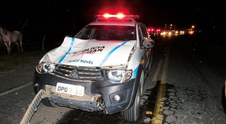 Policiais se envolvem em acidente em deslocamento para Regional de Ubá