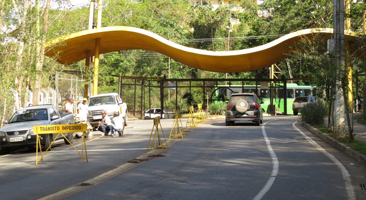 Obras na Via Alternativa do campus da UFV