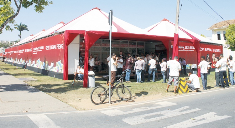 Iniciados os cursos da Escola Móvel Sesi Senai