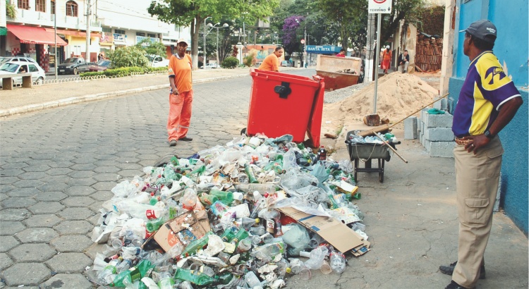 Lei regulamenta cobrança da taxa de lixo em Viçosa