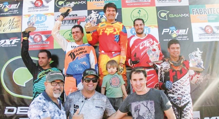 Campeonato de Motocross em Monte Celeste