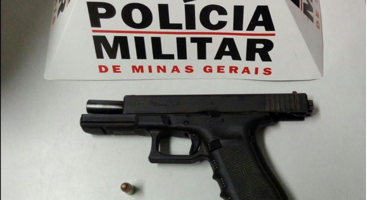 Arma de uso restrito encontrada em perseguição