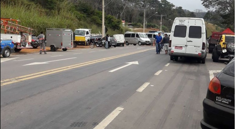 Caminhoneiros mantêm greve e movimento continua em Viçosa