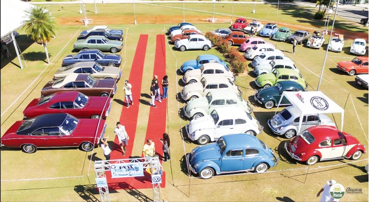 Exposição de carros antigos de volta à Semana do Fazendeiro