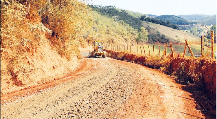 Prefeitura investe na conservação de estradas rurais