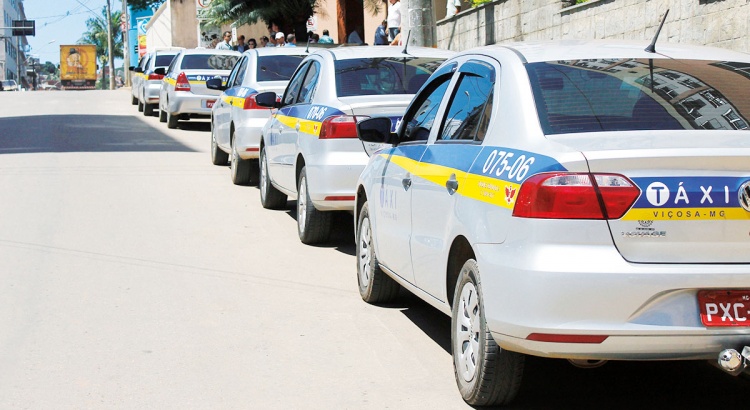 Palestra para taxistas de Viçosa orienta o atendimento aos passageiros