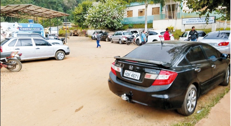 Serviço de vistoria e preços abusivos de placas de veículos causam indignação nos viçosenses