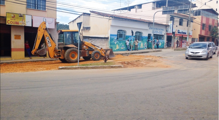 Trevos urbanos danificados ganham remodelação