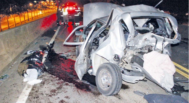 Casal morre em acidente no viaduto de Coimbra