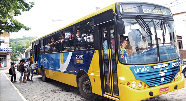 Educação: Alunos da rede estadual ficam sem transporte escolar