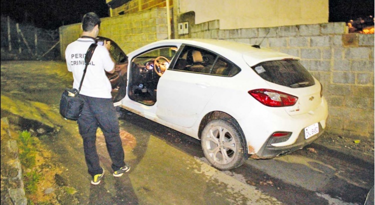 Dupla detida por roubo de carro em Viçosa