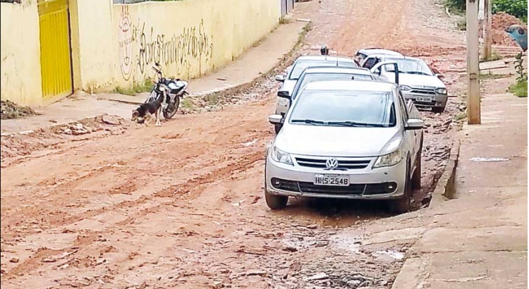 Moradores reclamam de demora para conclusão de obra em Nova Viçosa 