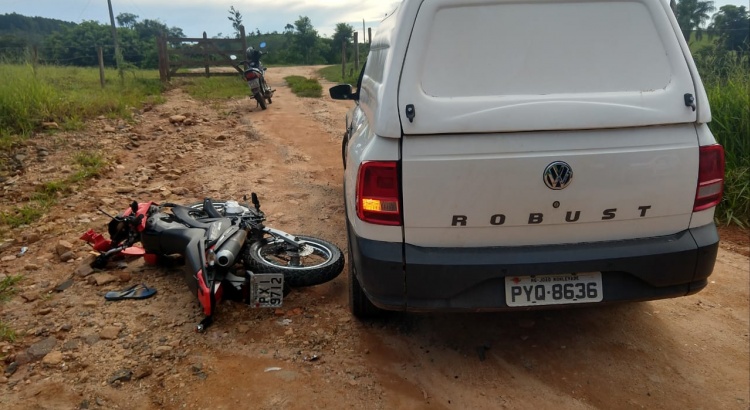 Moto e Caminhonete se envolvem em acidente em São José do Triunfo