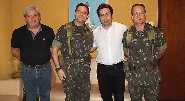 Prefeito recebe visita de Comando do Exército