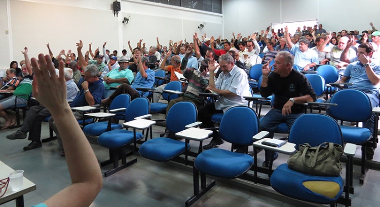 Servidores da UFV decidem manter a greve que já completou 90 dia