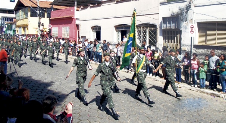 Viçosa comemora 7 de Setembro com desfile cívico
