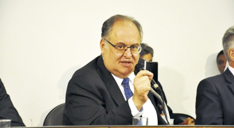 Roberto Andrade quer agilizar programas de regularização de imóveis informais